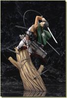 Levi Mid-attack Statue