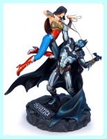 Wonder Woman and Batman in Battle Statue Set